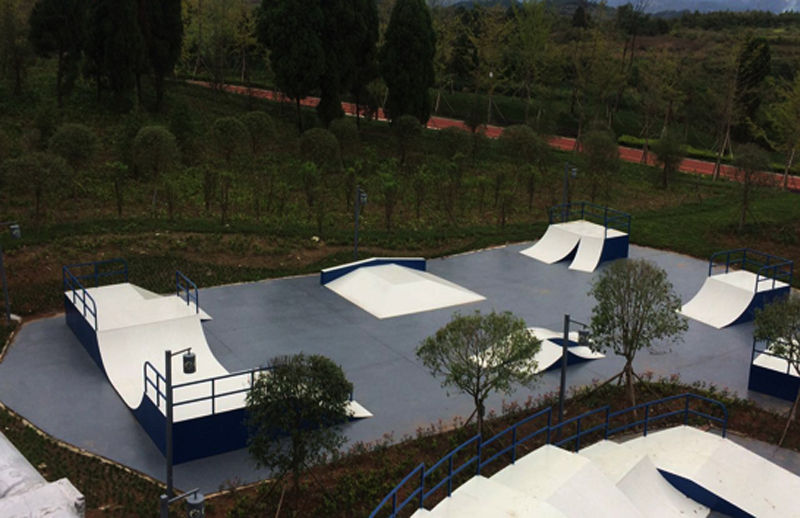 貴州省遵義市百草園旅游區(qū)極限運(yùn)動(dòng)場(中級(jí)比賽區(qū))