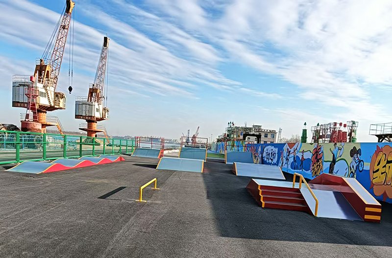 遼寧省營(yíng)口市大遼河城市公園極限運(yùn)動(dòng)場(chǎng)（街式區(qū)）